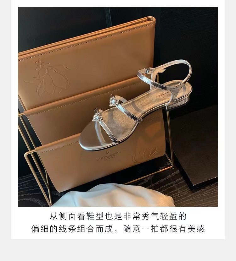 葡萄妈同款 少女时代～圆头双一字带爱心钻扣平底凉鞋拖鞋女夏