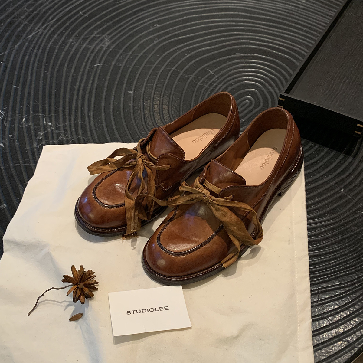 葡萄妈studiolee 高货全马皮复古百搭系带蝴蝶结粗跟乐福鞋女秋冬