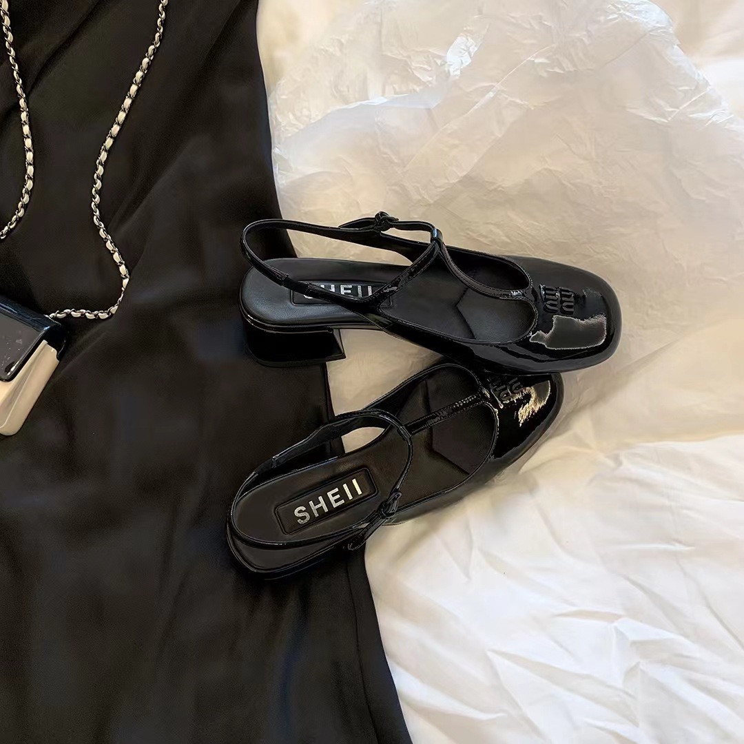 苏茵茵同款 头号甜心~阿miu包方头真皮粗跟后空玛丽珍凉鞋女高跟