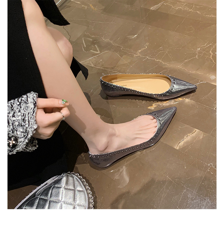 葡萄妈同款 浅口尖头真皮纯色百搭小铆钉扣平底单鞋女春夏季新款