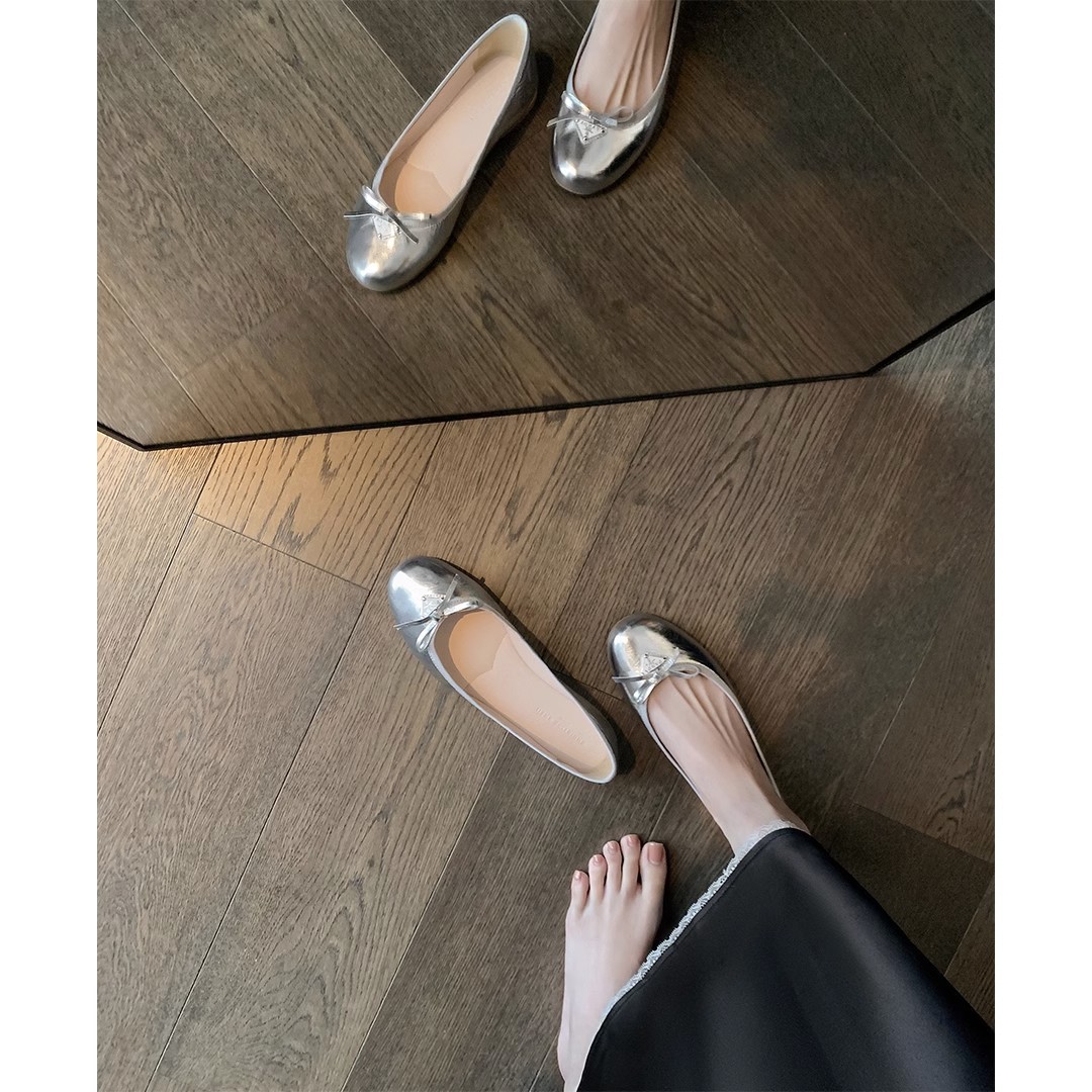 现货秒发！苏茵茵同款鞋进口胎羊皮三角标蝴蝶结平底芭蕾鞋女平底单鞋