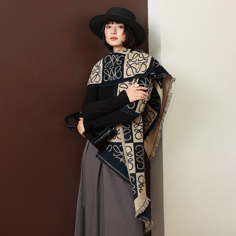 新款羊绒围巾时尚百搭潮流格子条纹大牌感冬季保暖披肩围脖