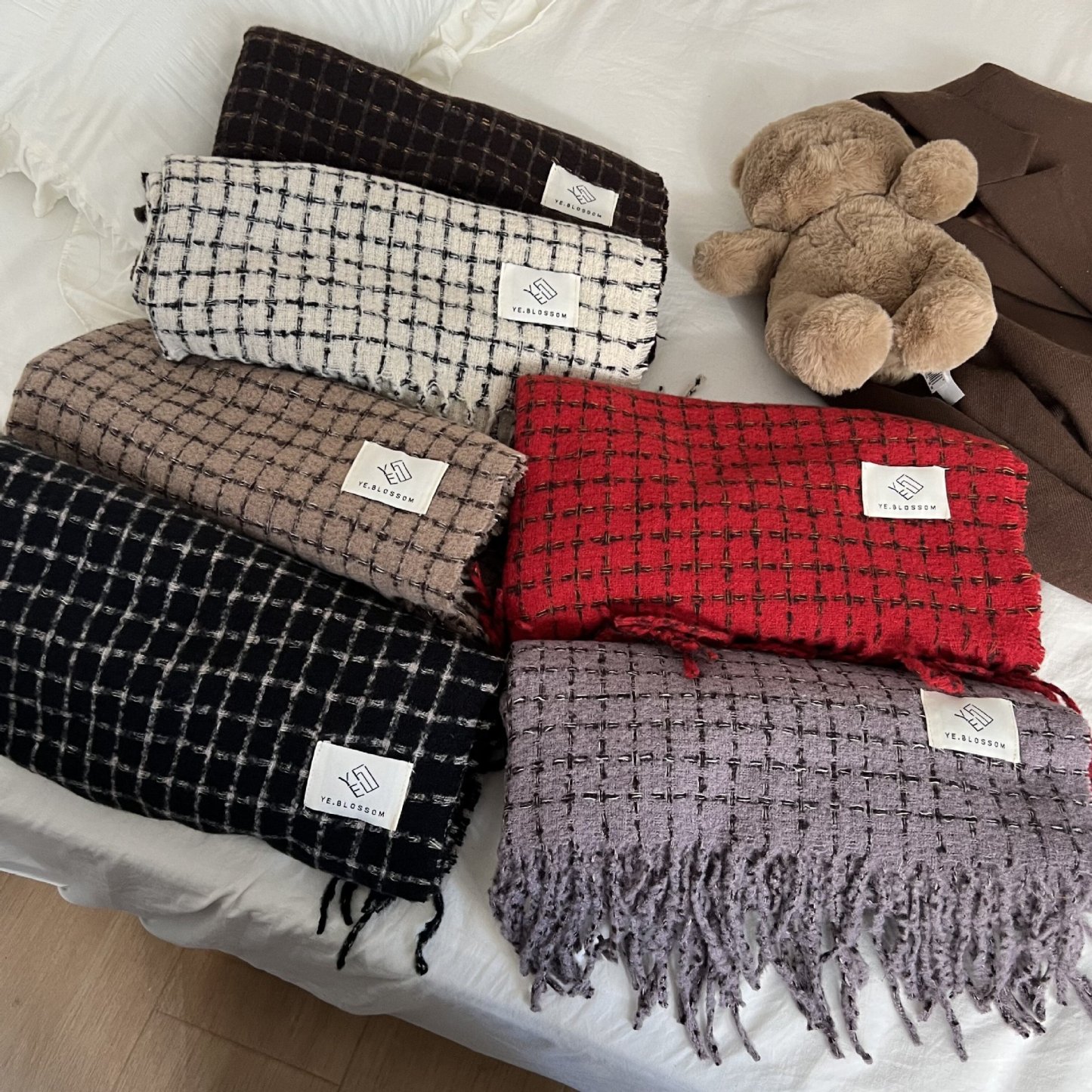 秋冬新款韩系软糯细格纹甜美可人娇俏女士羊绒保暖围巾纯色围脖