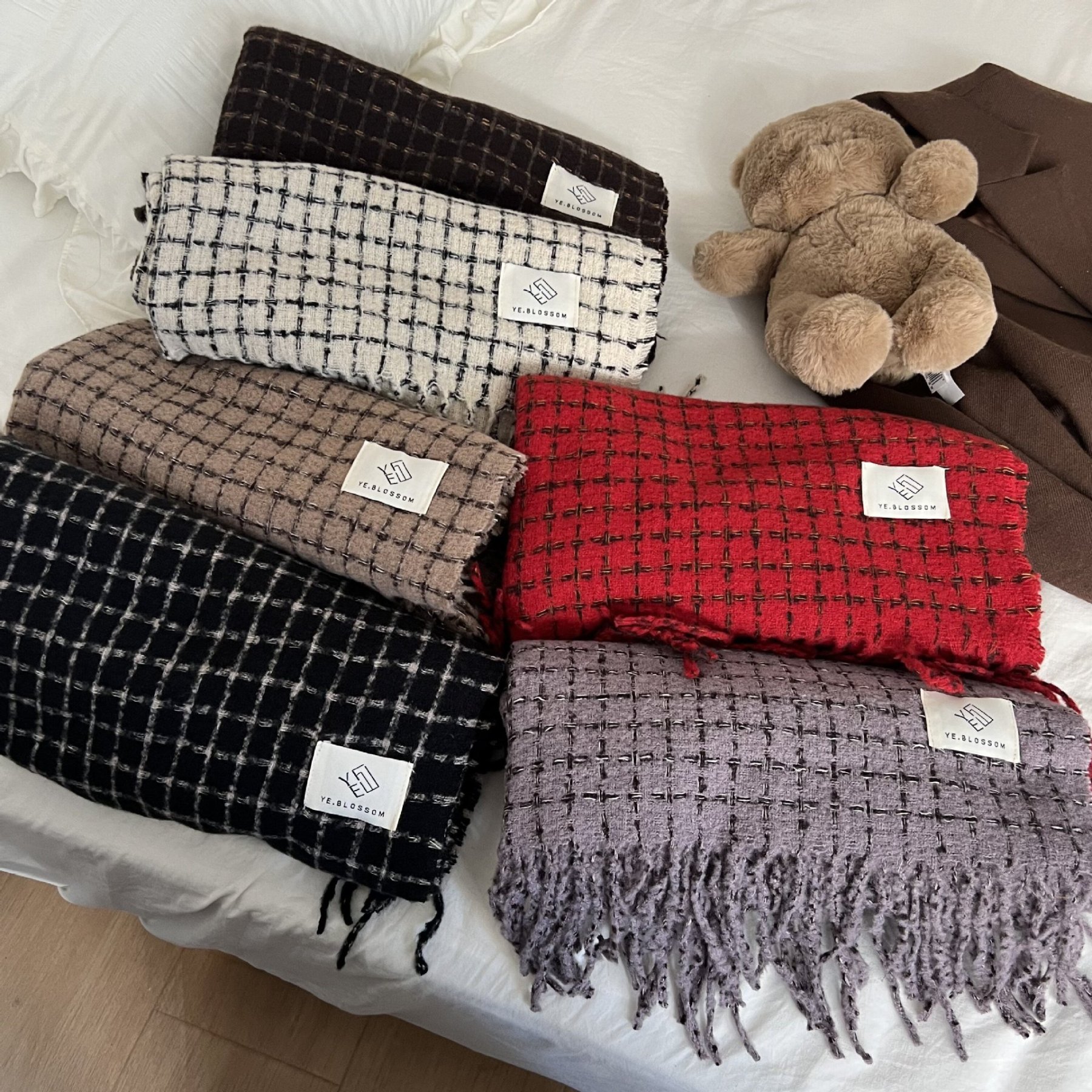 秋冬新款韩系软糯细格纹甜美可人娇俏女士羊绒保暖围巾纯色围脖