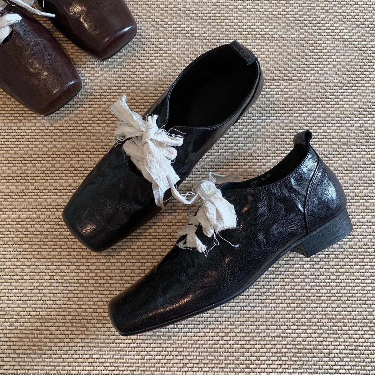 现货秒发！苏茵茵复古文艺方头小皮鞋高级感粗跟前系带芭蕾风百搭平底单鞋女