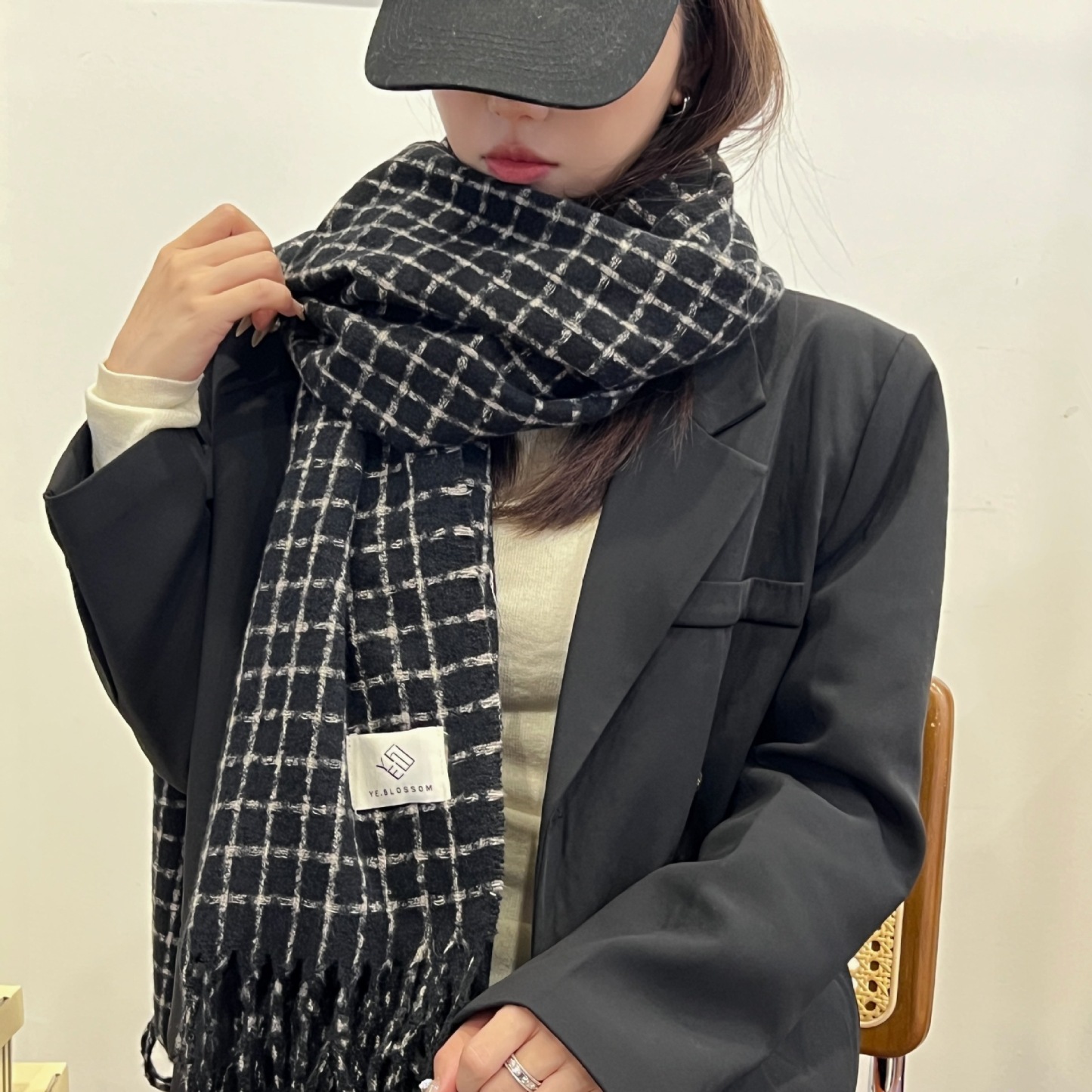 秋冬新款韩系软糯细格纹甜美可人娇俏女士羊绒保暖围巾纯色围脖