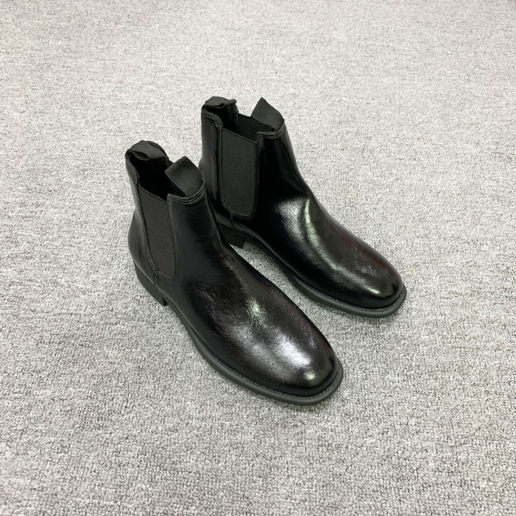 葡萄妈同款鞋意式风情褶皱时髦低筒切尔西秋冬季短靴女