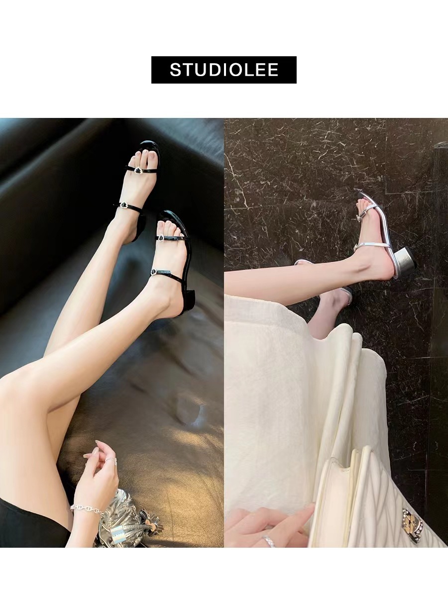 葡萄妈同款 少女时代～圆头双一字带爱心钻扣平底凉鞋拖鞋女夏