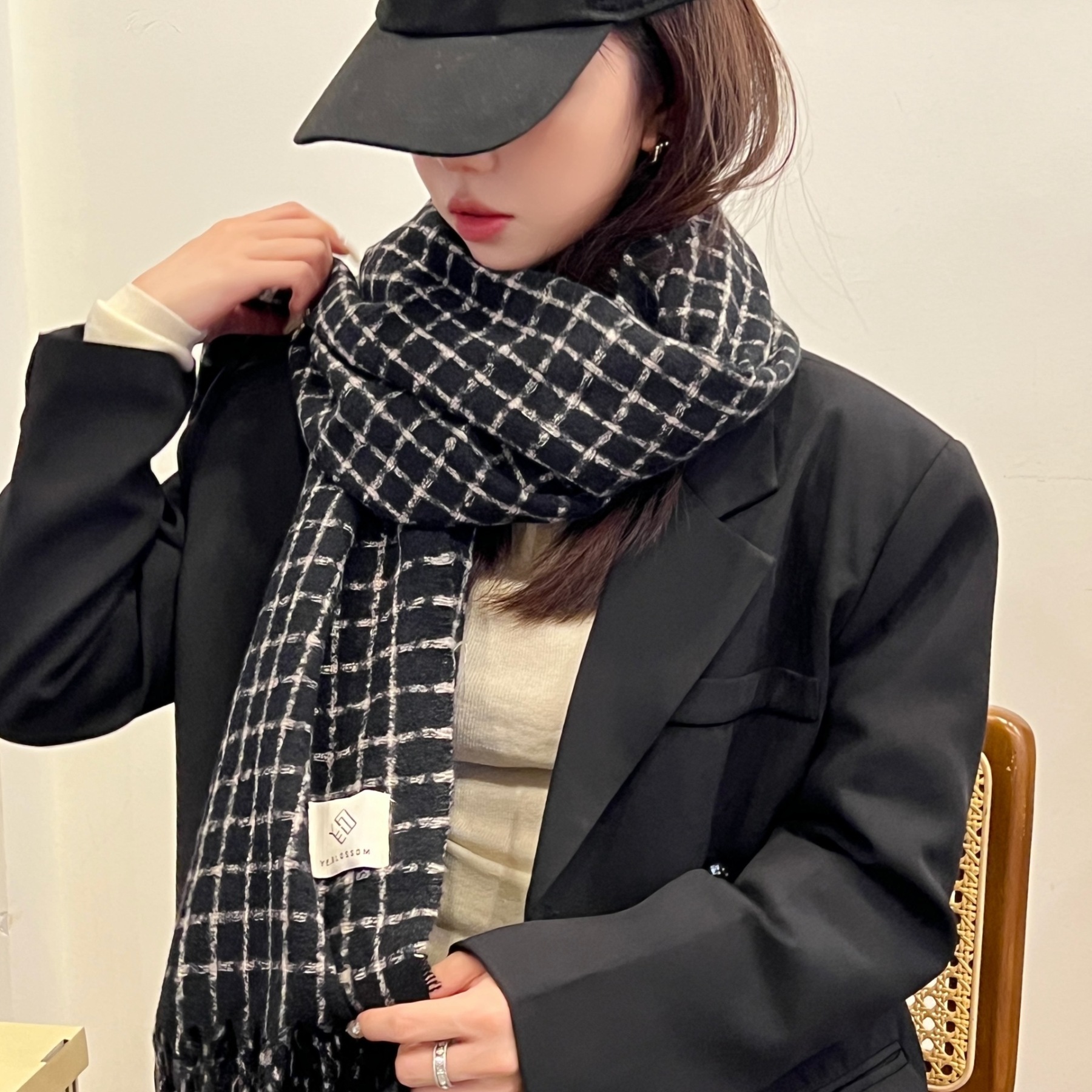 秋冬新款韩系软糯细格纹甜美可人娇俏女士羊绒保暖围巾纯色围脖