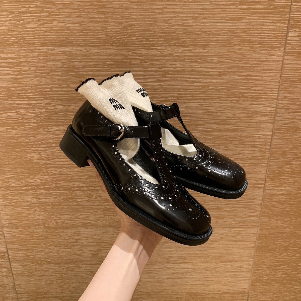 葡萄妈同款布洛克雕花T字带真皮英伦风玛丽珍小皮鞋