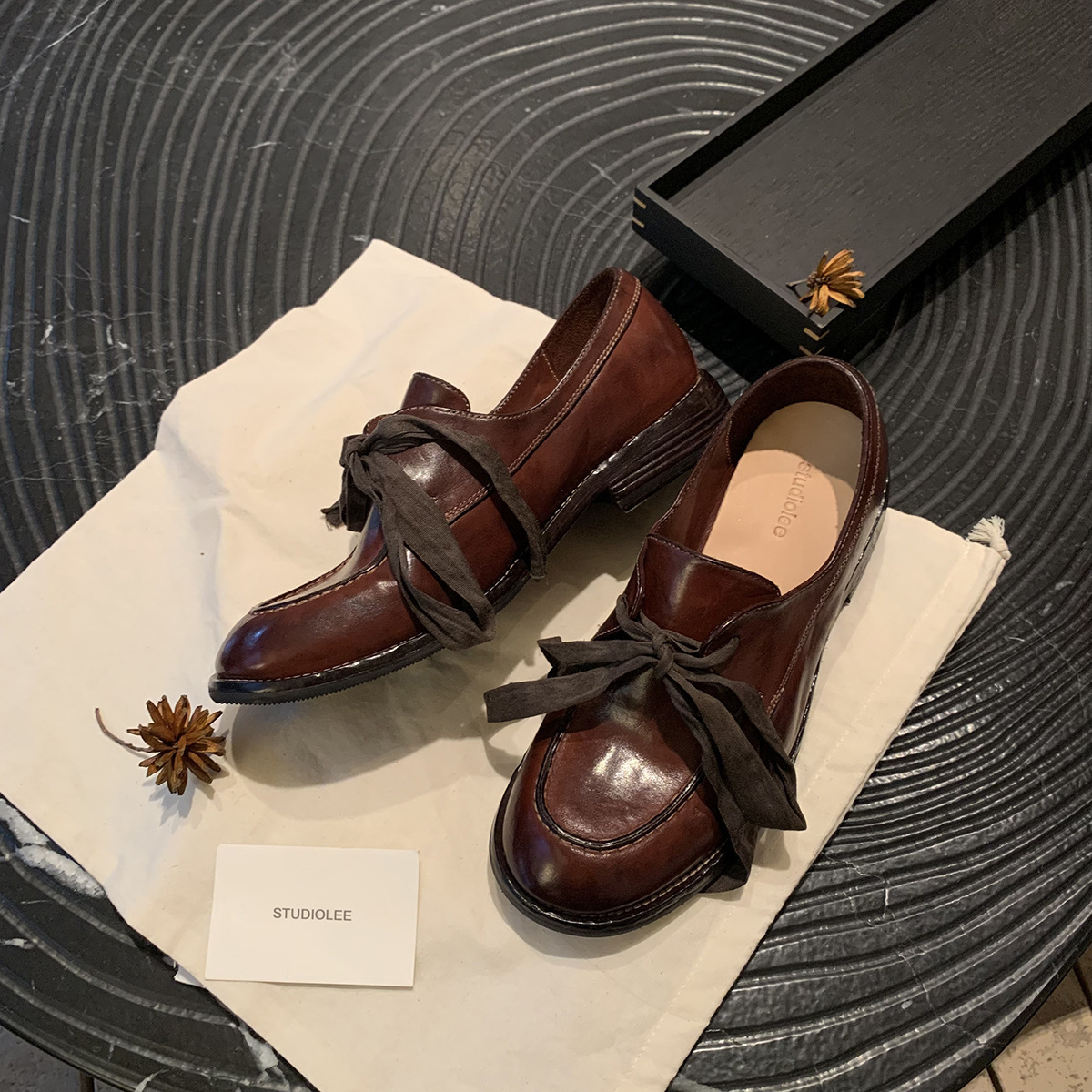 葡萄妈studiolee 高货全马皮复古百搭系带蝴蝶结粗跟乐福鞋女秋冬
