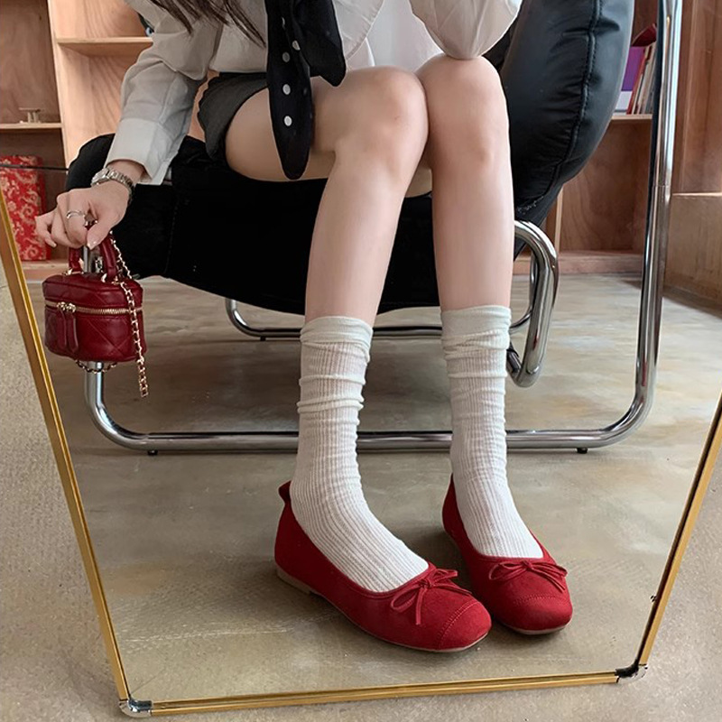 葡萄妈芭蕾风蝴蝶结方圆头柔软绒面浅口单鞋女玛丽珍四季红色平底