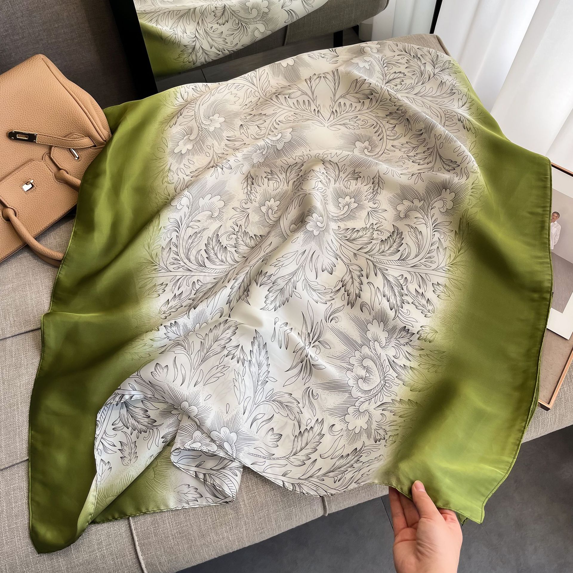 真丝丝巾女丽景锻丝巾韩版简约百搭沙滩巾外搭旅游披肩印花