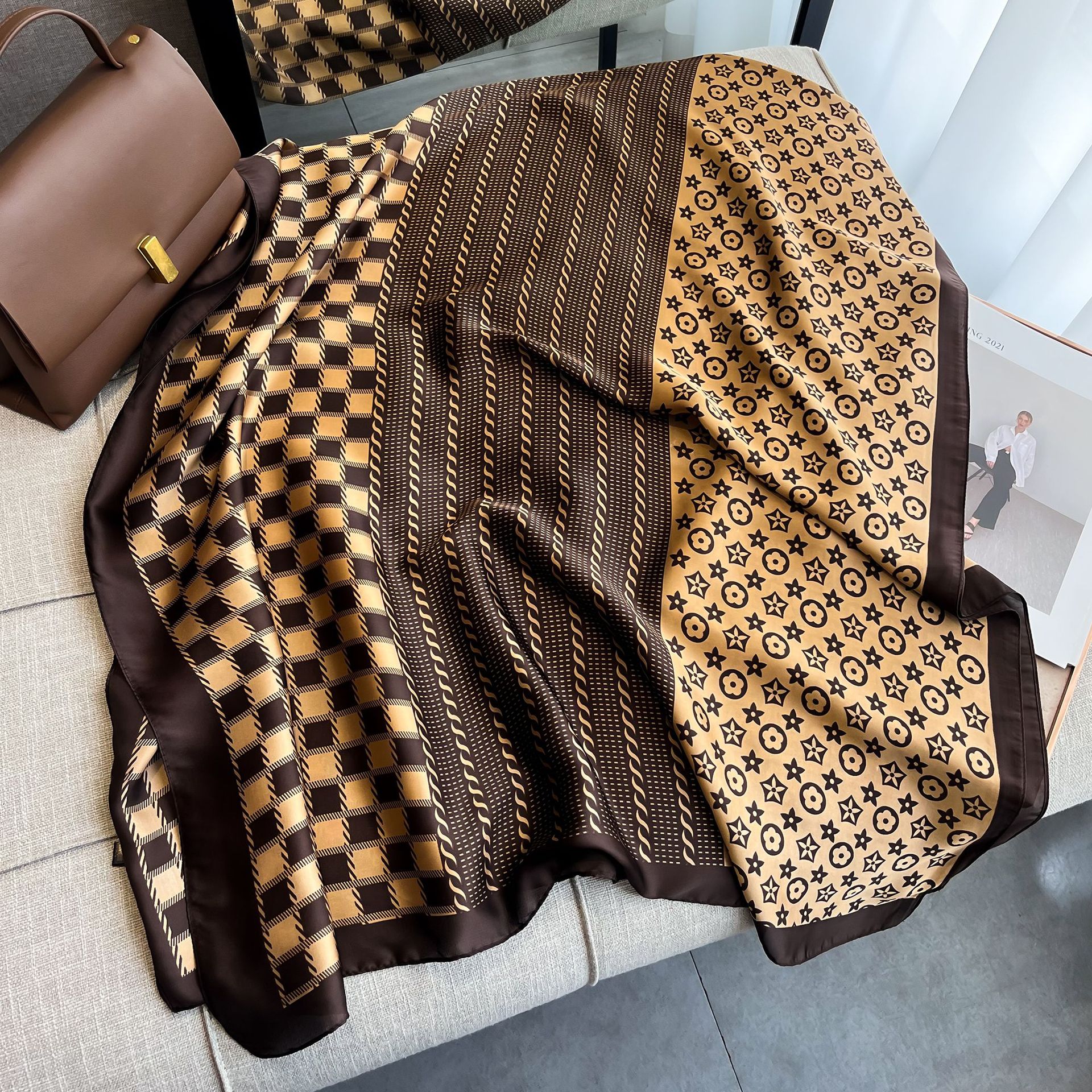 真丝丝巾女丽景锻丝巾韩版简约百搭沙滩巾外搭旅游披肩印花