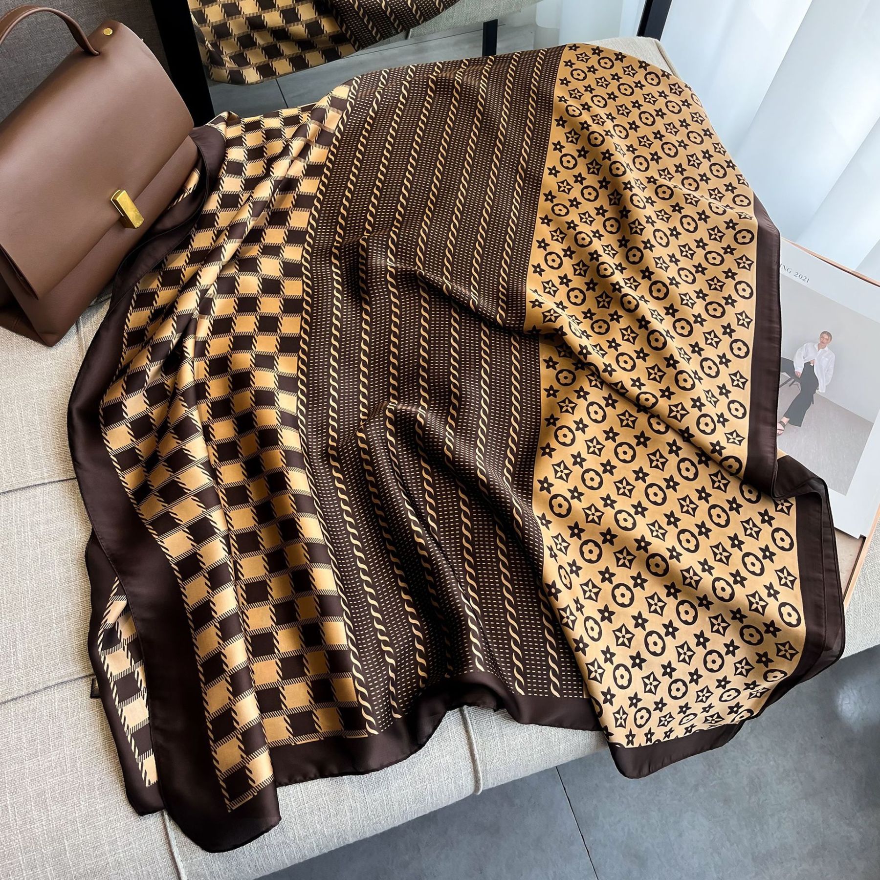 真丝丝巾女丽景锻丝巾韩版简约百搭沙滩巾外搭旅游披肩印花