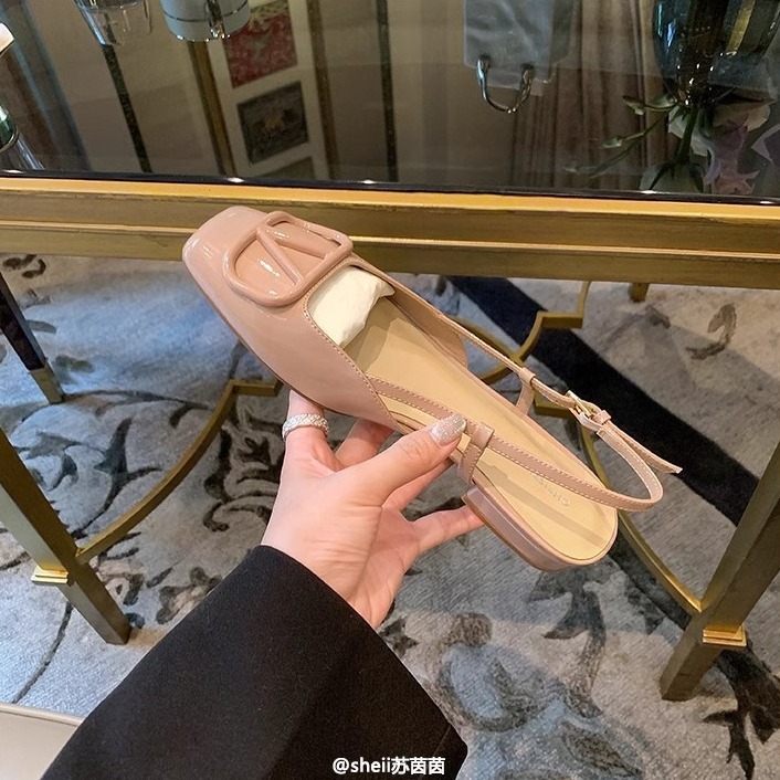 现货秒发！苏茵茵同款鞋方头V扣包头真皮后空平底凉鞋女通勤鞋夏