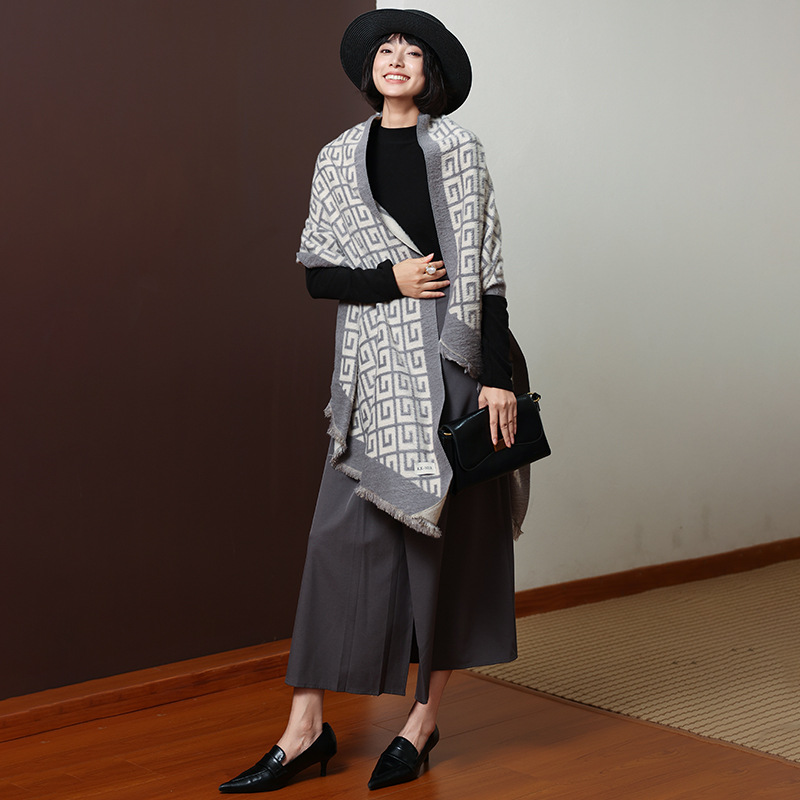 秋冬迷宫格围巾双面经典时尚羊绒爆款披肩百搭围脖轻奢几何新款