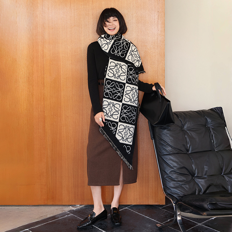 新款羊绒围巾时尚百搭潮流格子条纹大牌感冬季保暖披肩围脖