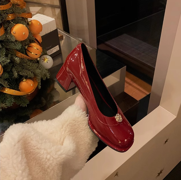 葡萄妈同款 精致山茶花方圆头粗跟增高一脚蹬乐福小皮鞋冬季单鞋