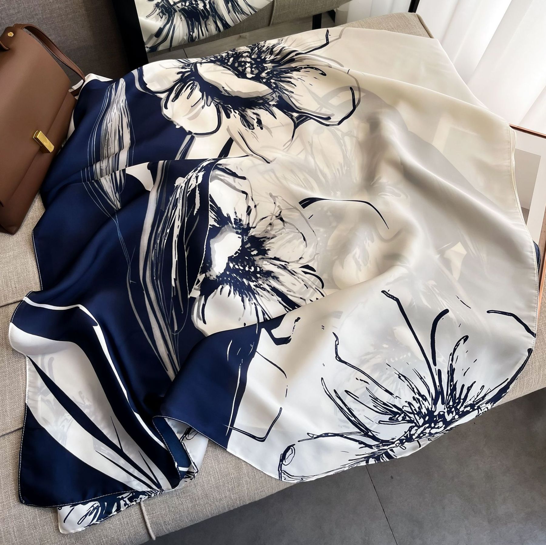 真丝丝巾女丽景锻丝巾韩版简约百搭沙滩巾外搭旅游披肩印花