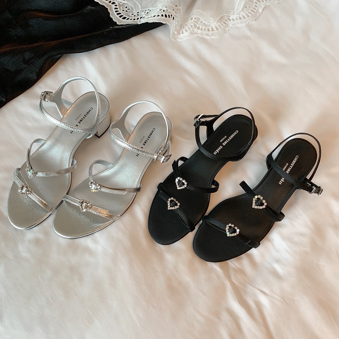 现货秒发！苏茵茵同款鞋爱心水钻扣双一字带粗跟露趾搭扣凉鞋女夏