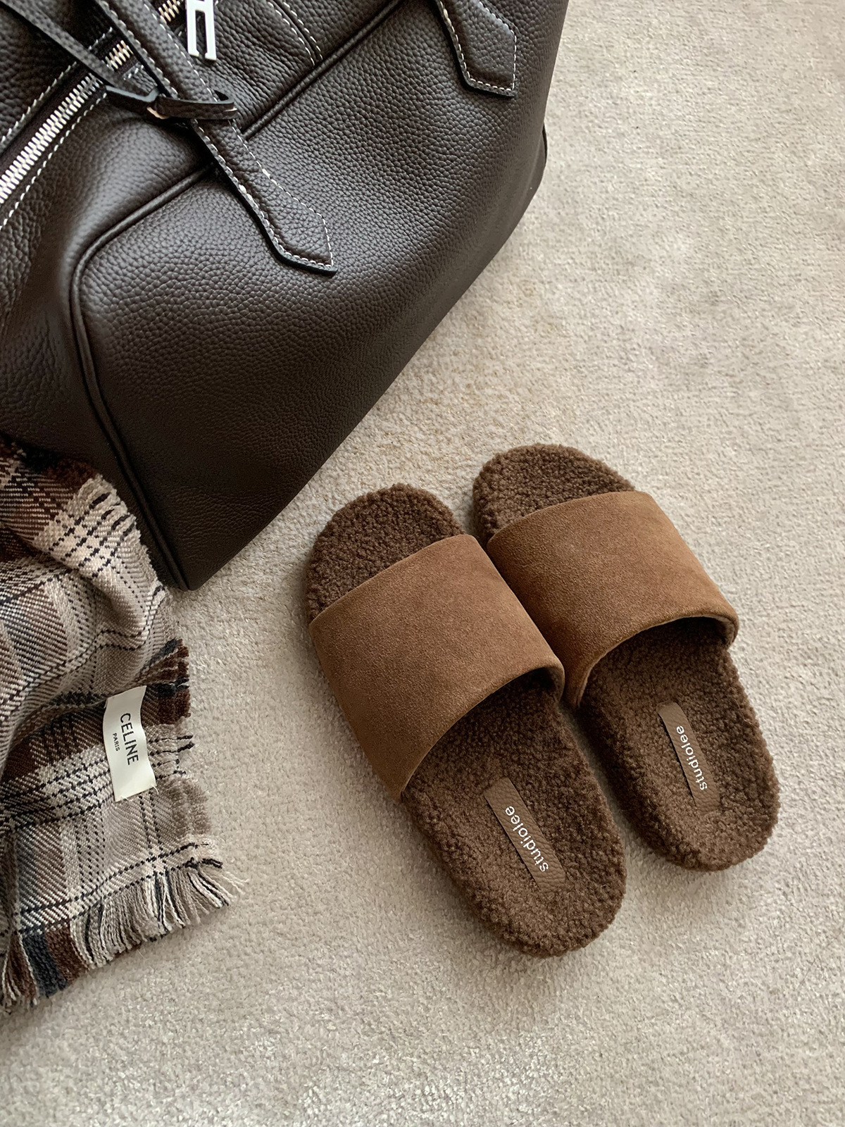 葡萄妈studiolee 磨砂牛皮宽一字带真皮毛毛拖鞋女外穿秋冬新款