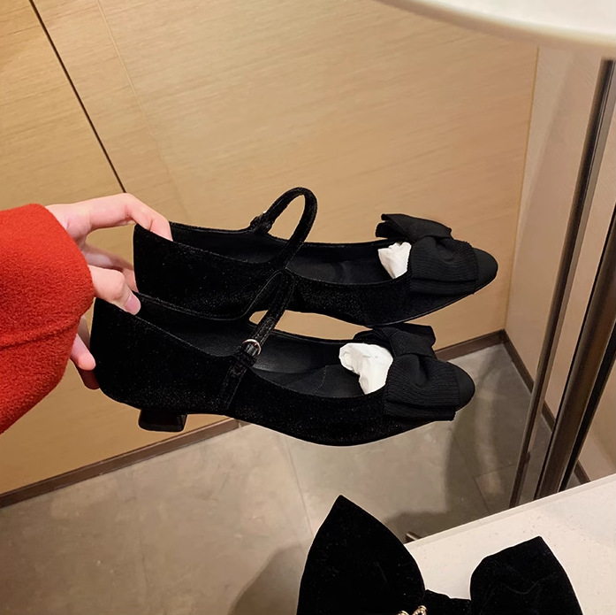 葡萄妈同款  网红蝴蝶结少女尖圆头一字带玛丽珍单鞋女秋冬新款