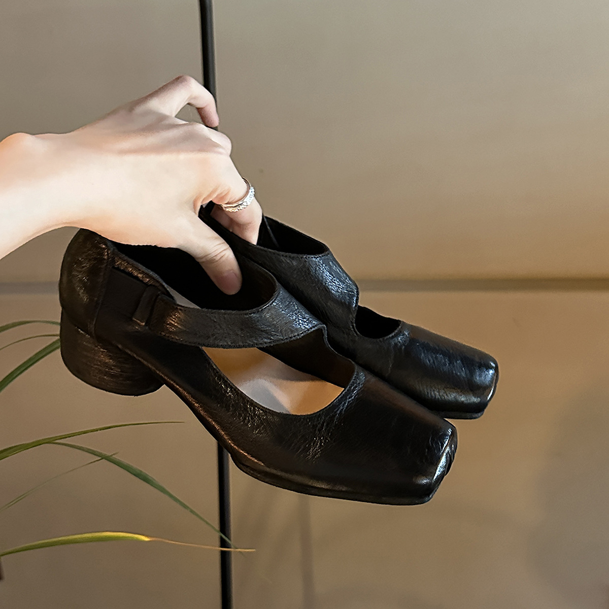 现货秒发！葡萄妈同款鞋高阶质感马皮方头粗跟软面高跟芭蕾单鞋女
