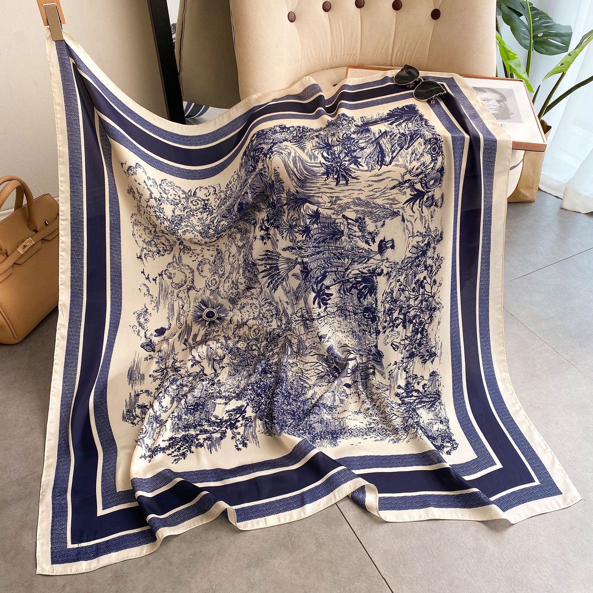 新款真丝丝巾女110cm平纹大方巾百搭印花装饰防晒披肩