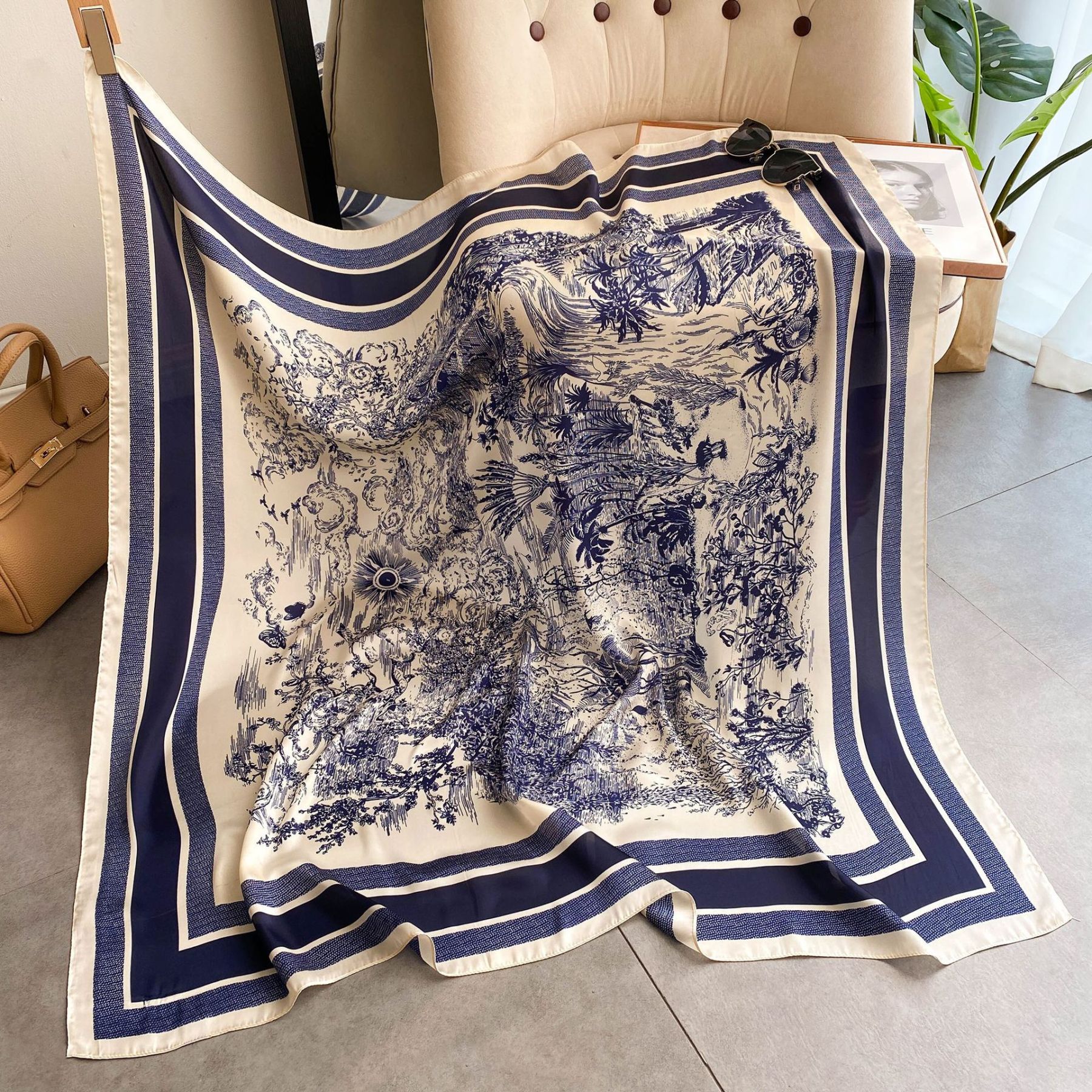 新款真丝丝巾女110cm平纹大方巾百搭印花装饰防晒披肩