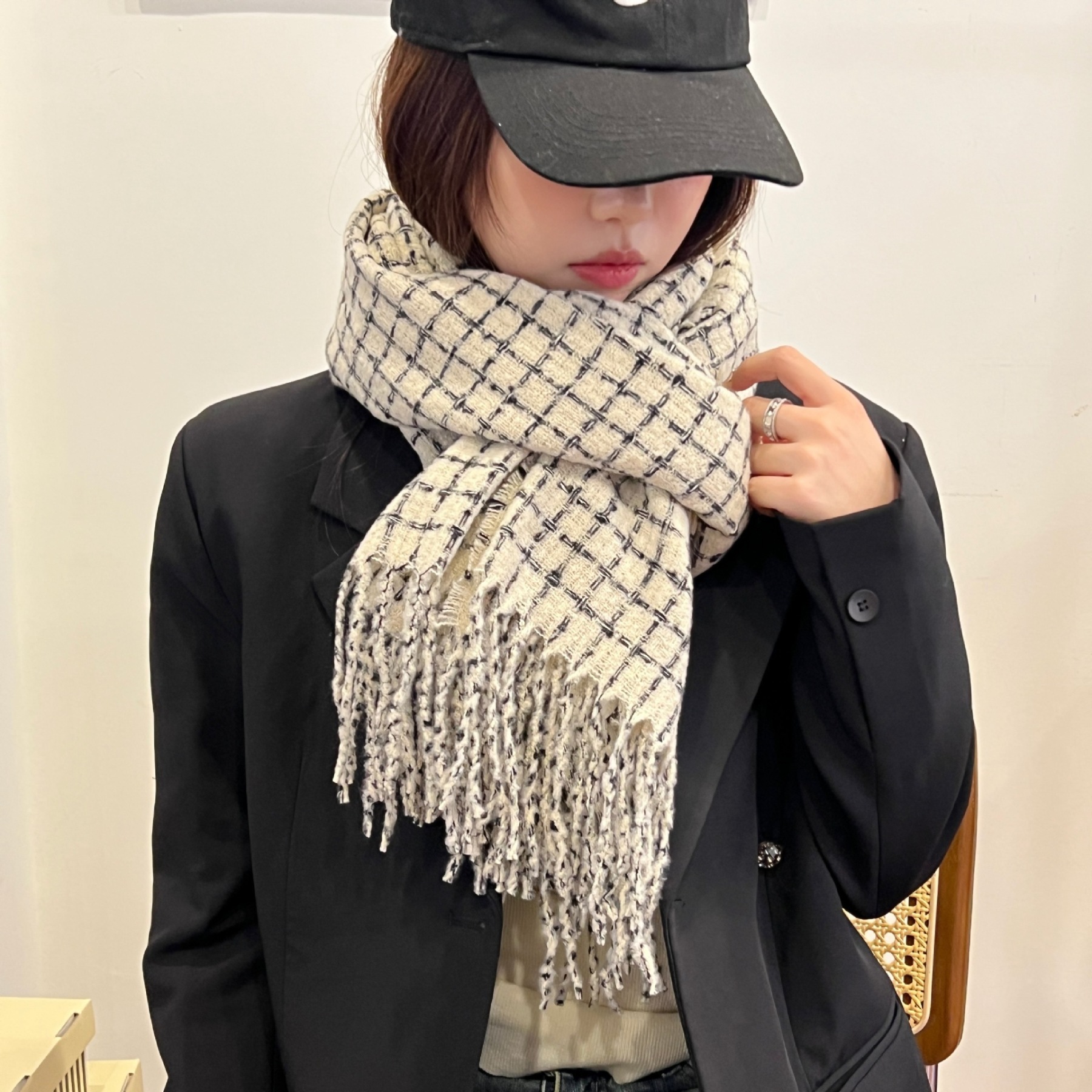 秋冬新款韩系软糯细格纹甜美可人娇俏女士羊绒保暖围巾纯色围脖