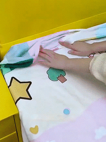 "Hands-free" bed sheet arranging and securing tool