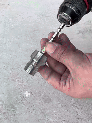Water pipe inner hole thread opener