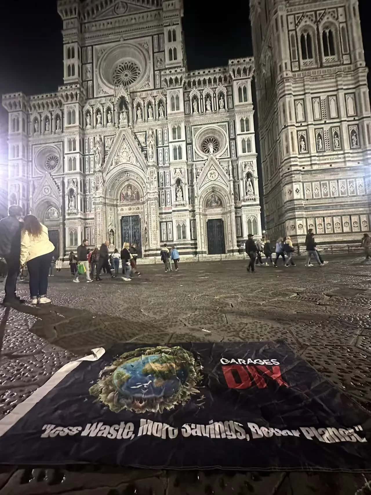 {"default":"GaragesDIY brand flag displayed in Italy"}
