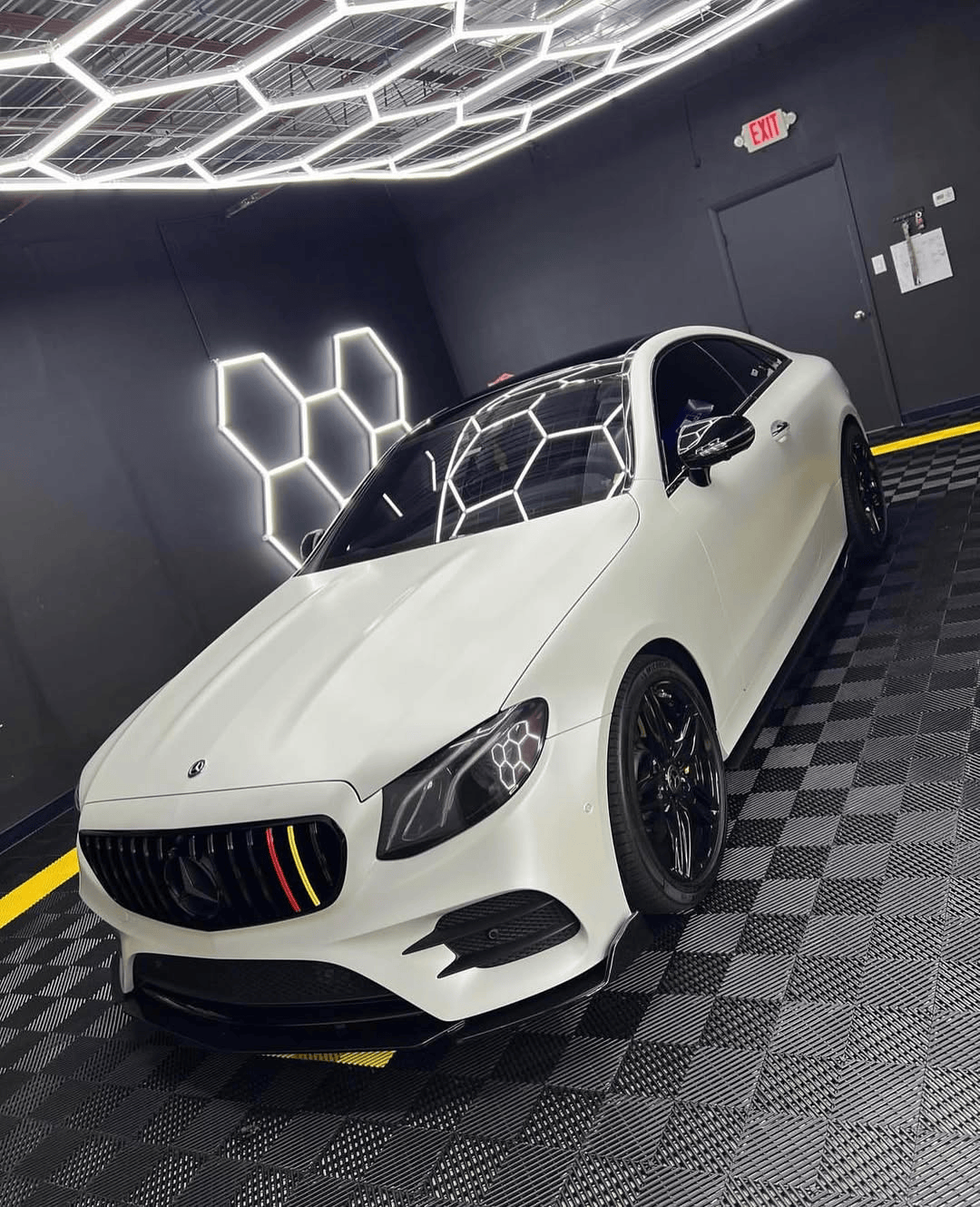 {"default":"bright hexagon walling lighting for car detailing garage\n"}
