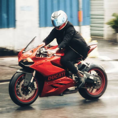 {"default":"customer profile photo for customer review"}
