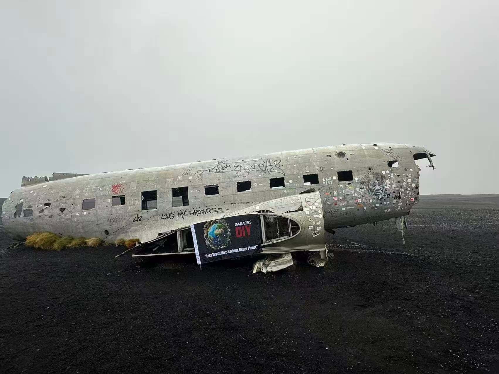 {"default":"GaragesDIY brand flag displayed in Iceland"}
