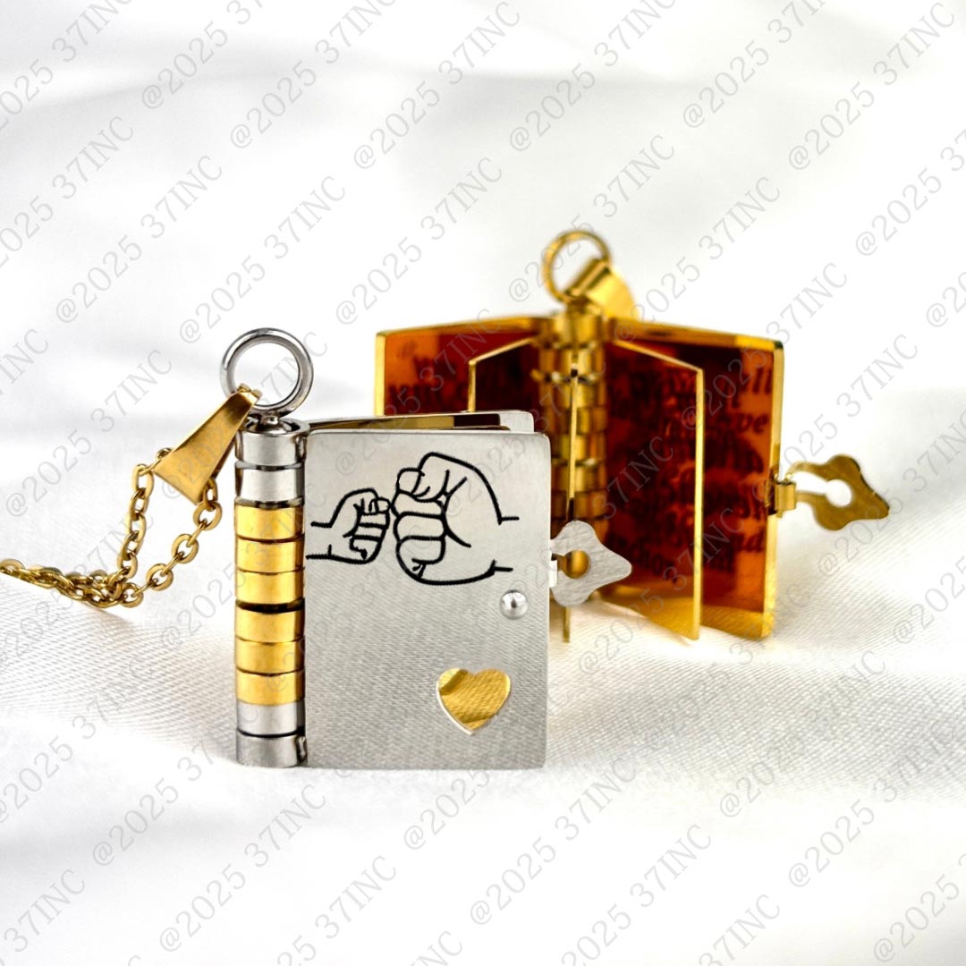 Mi Nieto - Collar Libro “Con Amor, Fe Y Fuerza”