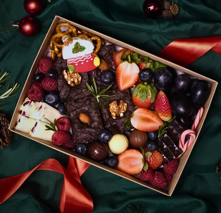 Signature Chocolate & Berries Box