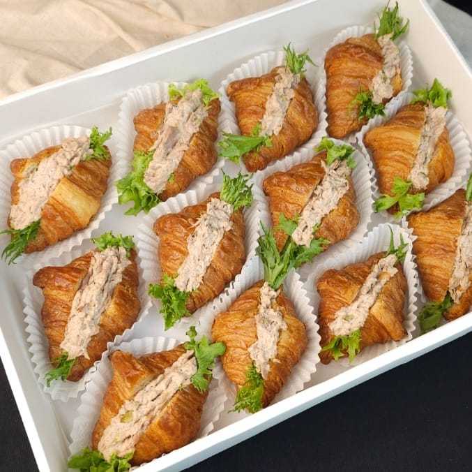 Mini Sandwiches, Croissants and Wraps