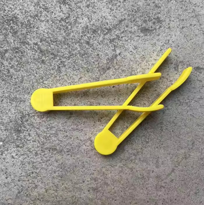Children's Plastic Tweezers Toy Accessories, Baby Beads Toys, Kindergarten Flat Head Colored Clips Tweezers for Pom Poms