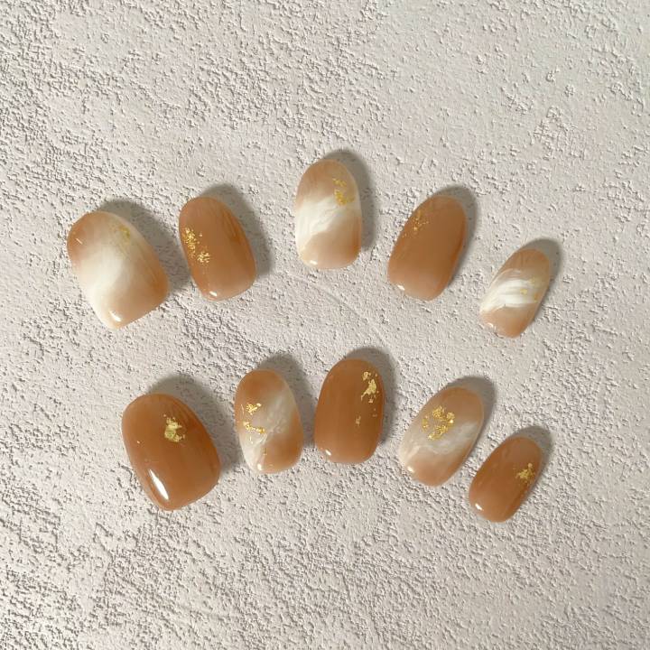 【842】シンプルくすみ茶色ネイル
