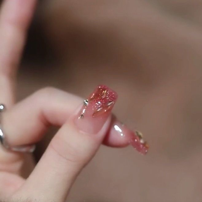 78】ちゅるんピンクロングネイルチップ