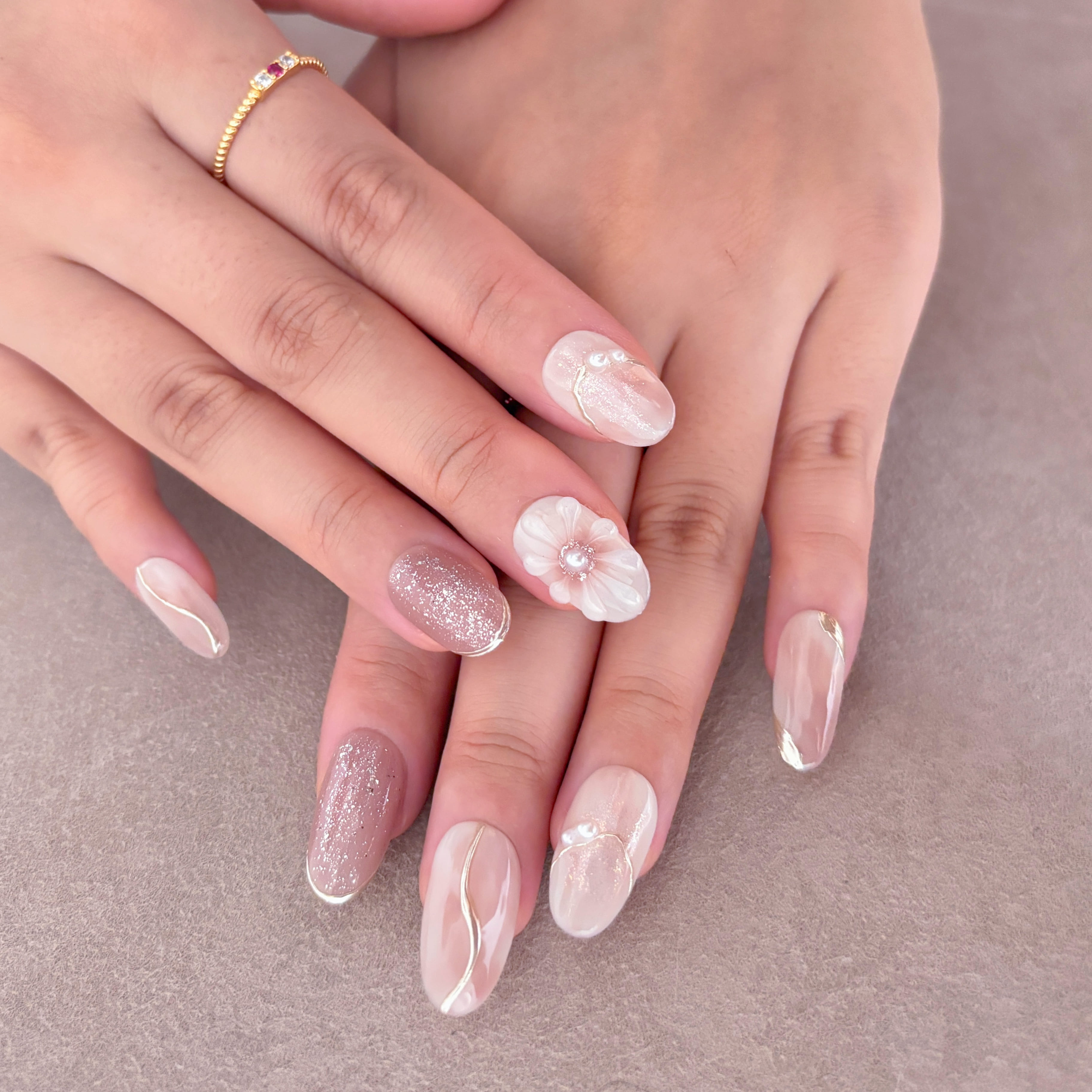 【 105 】ネイルチップ ぷっくりお花ネイル 春 フレンチ 成人式 入学式 105 】ネイルチップ ぷっくりお花ネイル 春 フレンチ 成人式