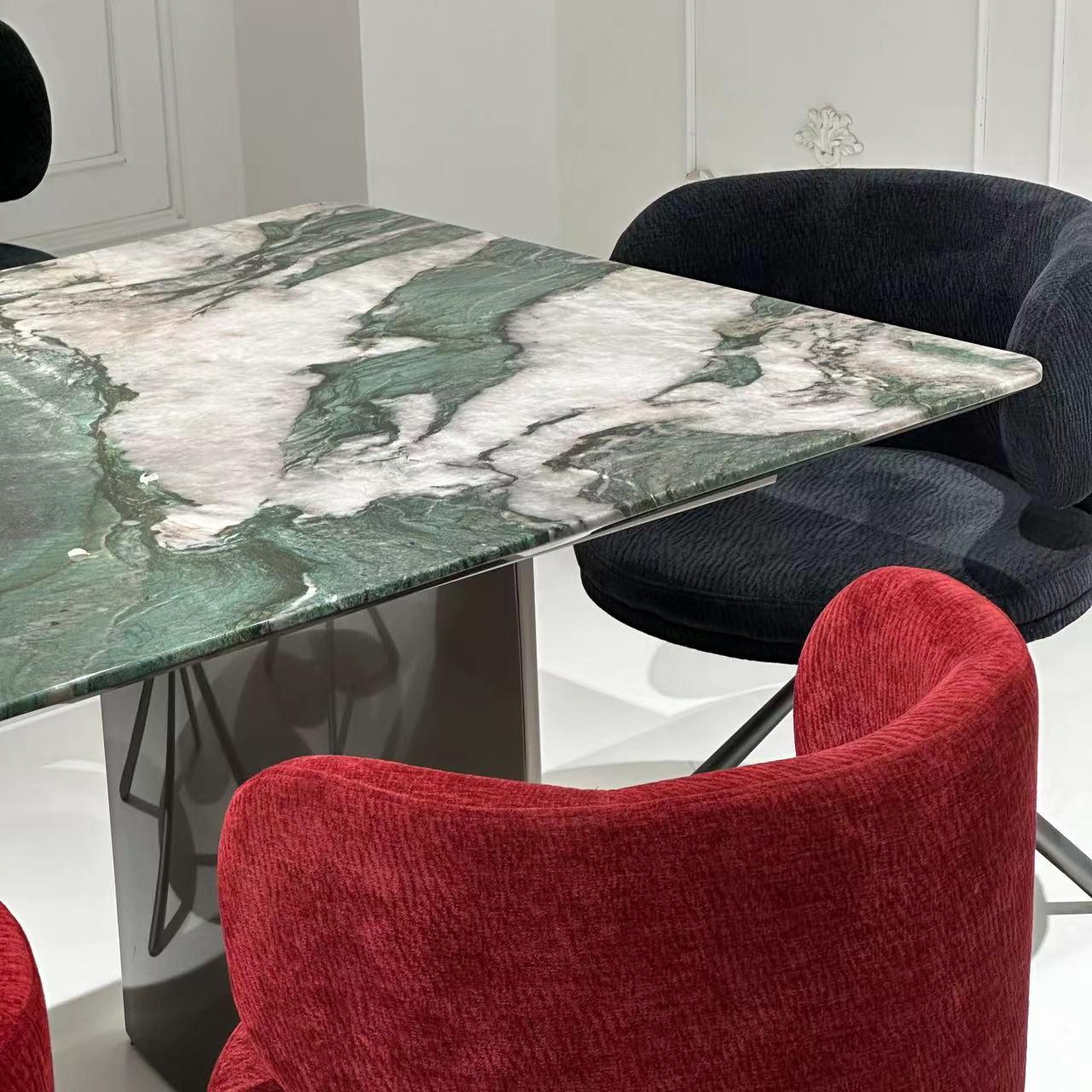 百达翡绿长餐桌