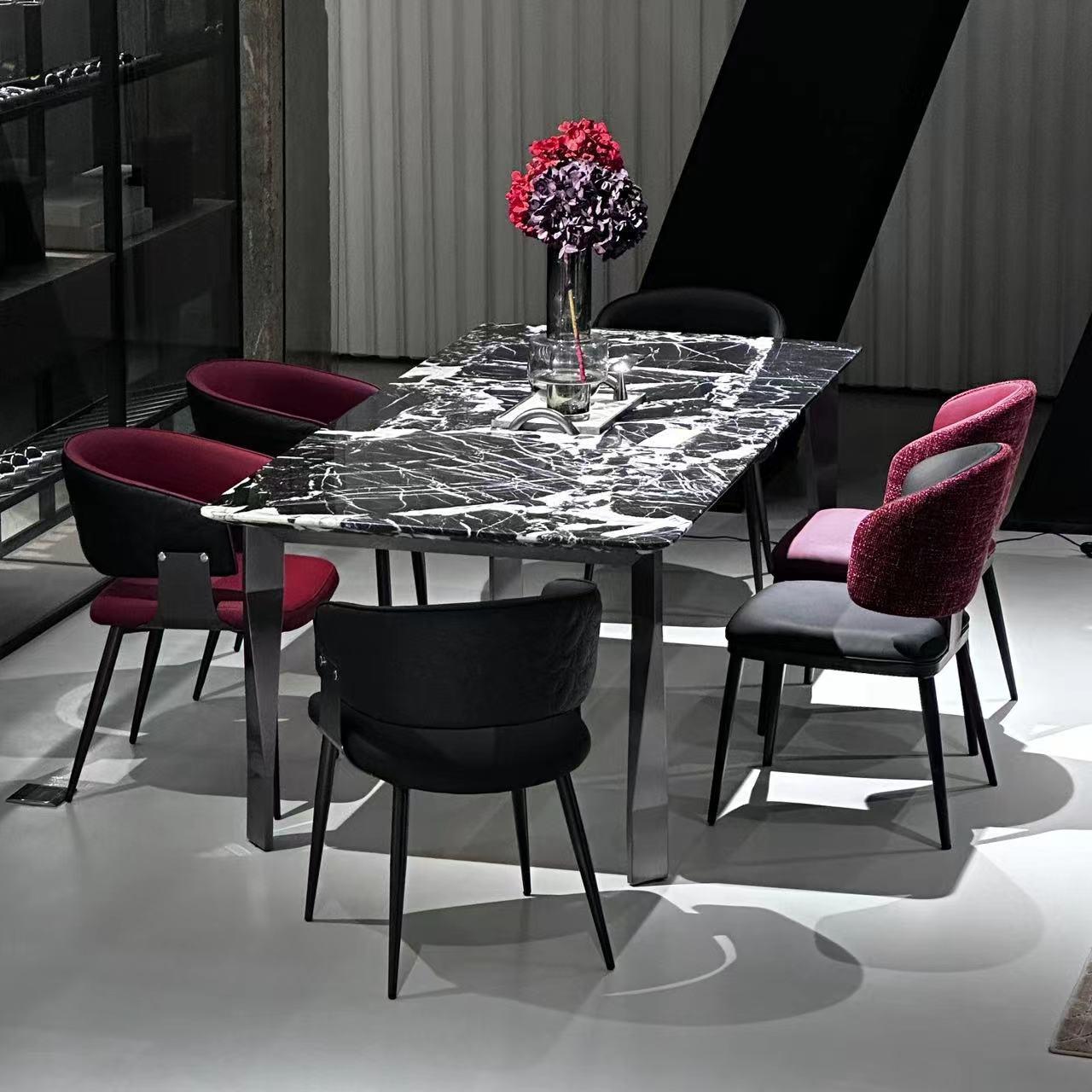 宝格丽黑餐桌