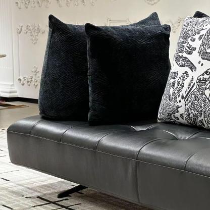 牛角沙发黑色