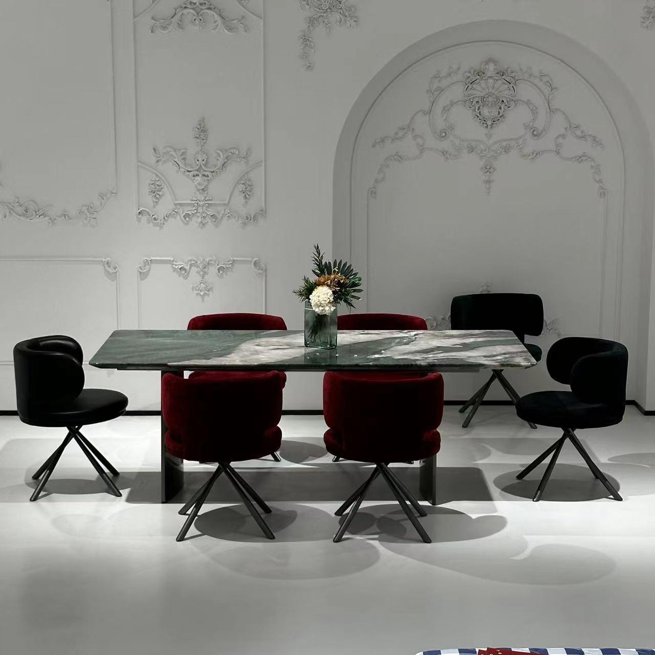 百达翡绿长餐桌