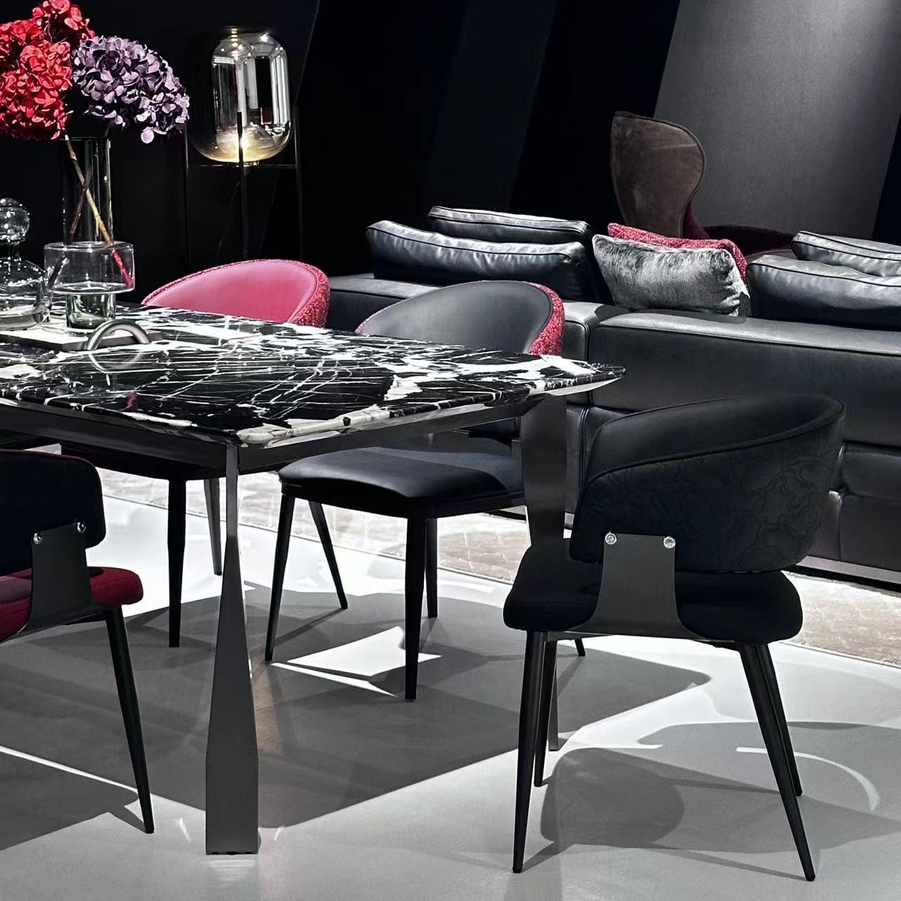 宝格丽黑餐桌