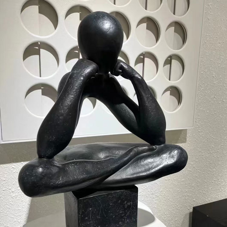 沉思者雕塑摆件